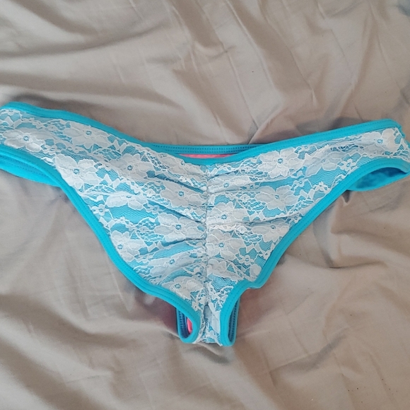 Bikini with lace overlay and scrunch bum - Picture 5 of 8